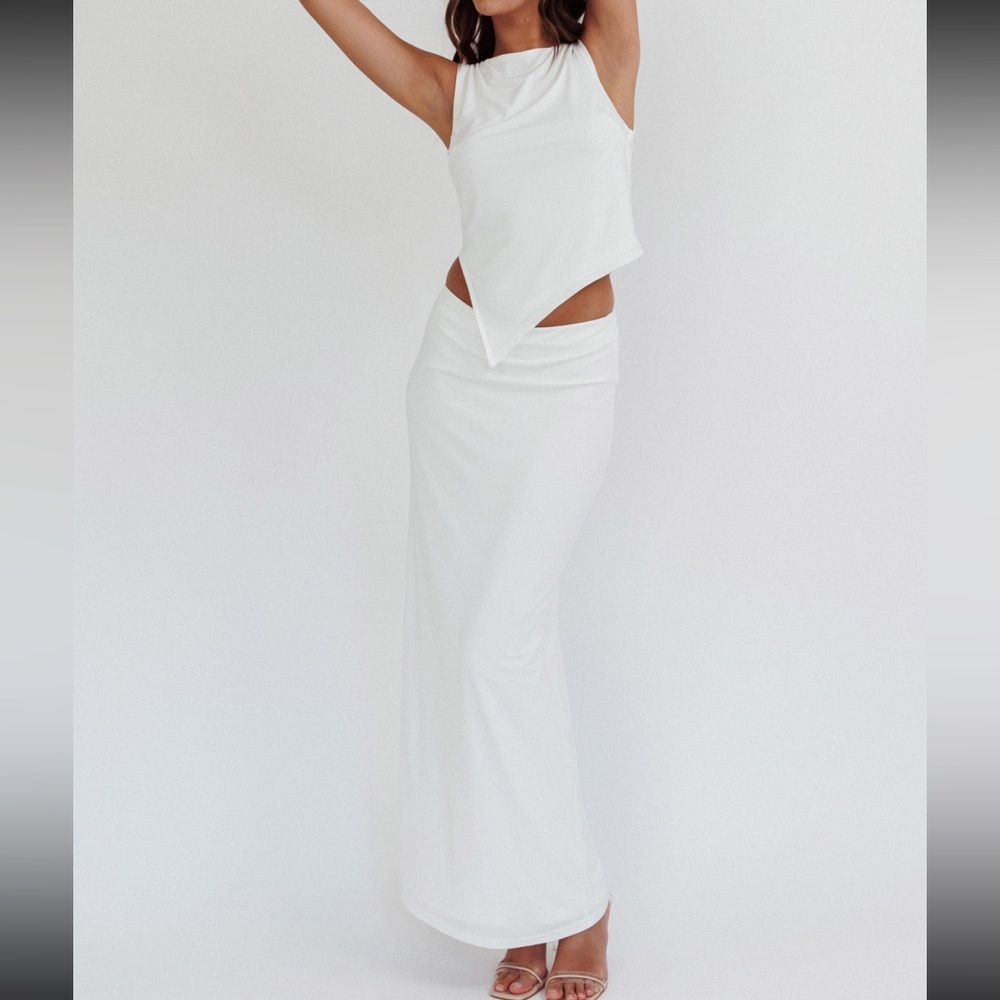 White two piece skirt and tank top